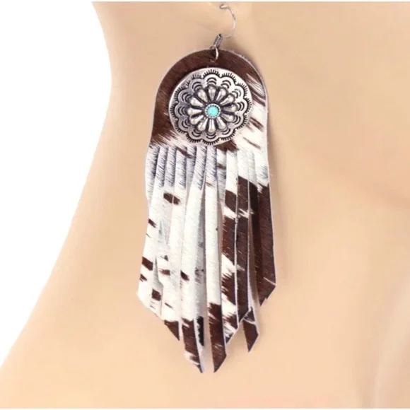 1 LEFT! Handmade Genuine Leather Fur Tassel Conch Dangle Earrings - Picture 4 of 5